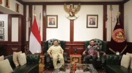 Menteri Pertahanan Prabowo Subianto bersama  Gubernur Sulawesi Utara Olly Dondokambey. (Dok. indonesiadefense.com)
