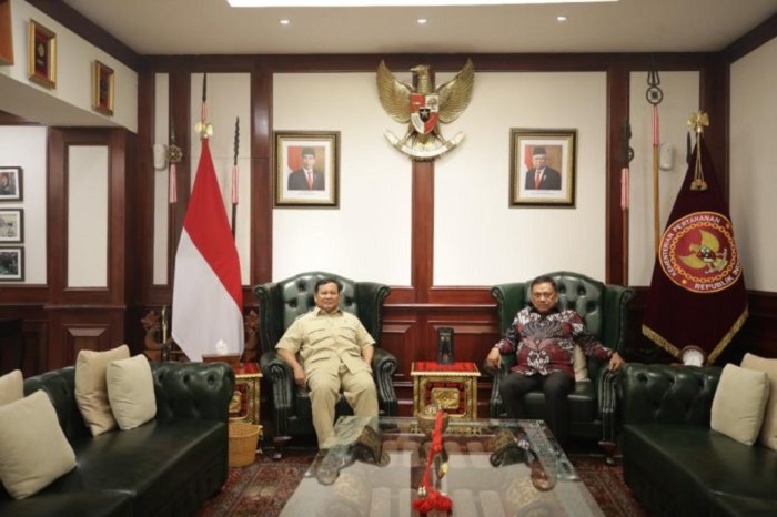 Menteri Pertahanan Prabowo Subianto bersama  Gubernur Sulawesi Utara Olly Dondokambey. (Dok. indonesiadefense.com)