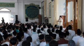 Menteri Pertahanan RI Prabowo Subianto mengunjungi Pondok Pesantren Amanatul Ummah, Mojokerto, Jawa Timur, Minggu, 21 Mei 2023. (Dok. Tim Media Prabowo Subainto)