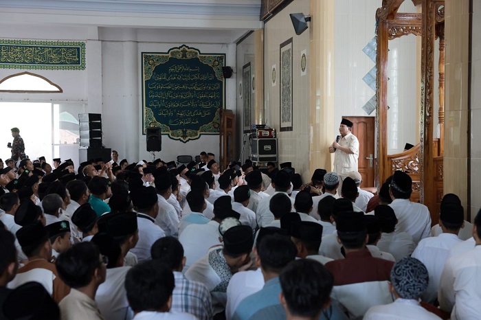 Menteri Pertahanan RI Prabowo Subianto mengunjungi Pondok Pesantren Amanatul Ummah, Mojokerto, Jawa Timur, Minggu, 21 Mei 2023. (Dok. Tim Media Prabowo Subainto)