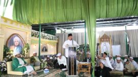 Menteri Pertahanan Prabowo Subianto menghadiri Haul Akbar Sulthounul Qulub Alhabib Munzir Almusawa ke-10 di Kawasan Rajawati, Pancoran, Jakarta Selatan, Minggu, 28 Mei 2023. (Dok. Tim Media Prabowo Subianto)