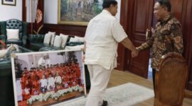 Prabowo Subianto menerima kunjungan Waketum PSSI, Zainudin Amali di Kantor Kementerian Pertahanan, Jakarta. (Foto Dok. Tim Media Prabowo)