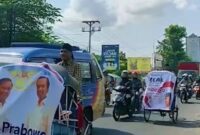 Tukang becak di Solo konvoi mendukung Menteri Pertahanan RI Prabowo Subianto menjadi capres di Pemilu 2024. (Dok. Tim Relawan Prabowo) 