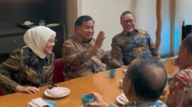 Sejumlah menteri Kabinet Indonesia Maju berkumpul di sela-sela mendampingi kunjungan kerja Presiden Joko Widodo di Kuala Lumpur. (Dok. Tim Media Prabowo)
