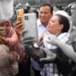 Ketua Umum Partai Gerindra Prabowo Subianto saat di ajak foto bersama. (Facbook.com/@Prabowo Subianto)