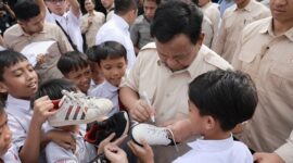 Presiden RI Prabowo Subianto mengecek langsung pelaksanaan program Makan Bergizi Gratis di SDN 1 dan SDN 2 Kedung Jaya 2, Bogor. (Dok. Tim Media Prabowo)