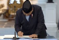 Presiden RI Prabowo Subianto menandatangani Keppres Pengangkatan Dewan Pengawas dan Badan Pelaksana dari Badan Pengelola (BP) Investasi Danantara. (Dok. Tim Media Prabowo)