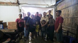 Presiden RI Prabowo Subianto mengunjungi masyarakat yang terdampak bencana banjir di Kampung Tambun Inpres, Desa Buni Bakti, Kecamatan Babelan, Kabupaten Bekasi. (Dok. Tim Media Prabowo)