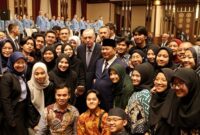 Presiden Prabowo Subianto bersama Presiden Turki Recep Tayyip Erdogan menyapa para pelajar Indonesia di Turki. (Dok. Tim Media Prabowo)