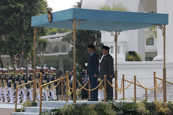 Presiden RI Prabowo Subianto dan PM Malaysia Anwar Ibrahim menyampaikan komitmen kerja sama dagang dan sikap atas Gaza di Istana Merdeka. (Dok. Tim Media Prabowo).

