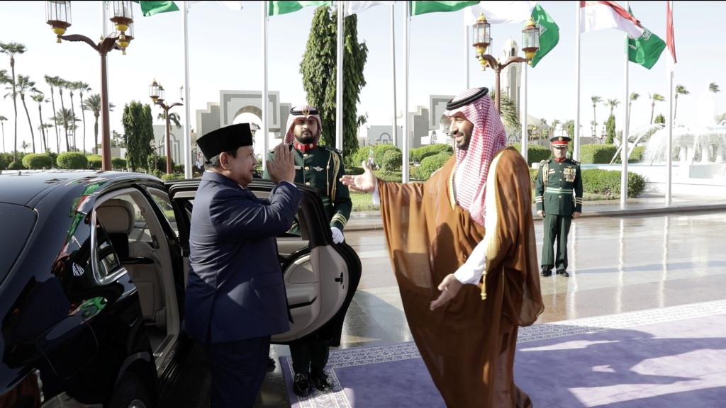 prabowo disambut raja saudi